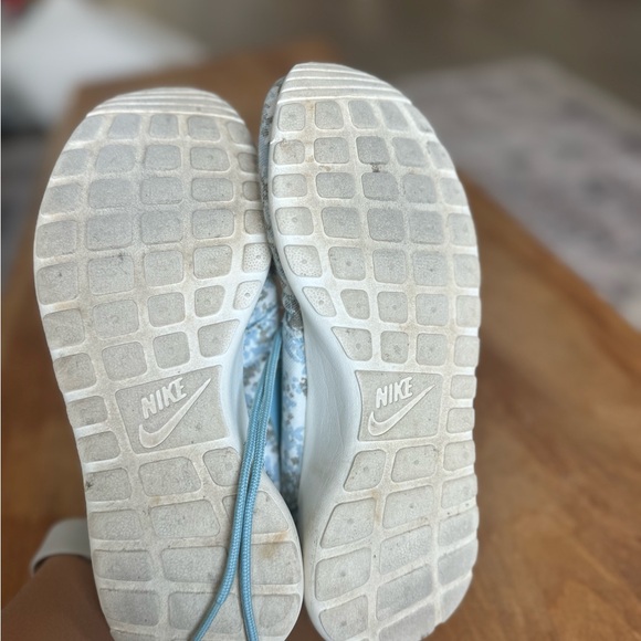 Women’s Roshe Run Premium 'Blue Camo' Nike shoes - Picture 6 of 6